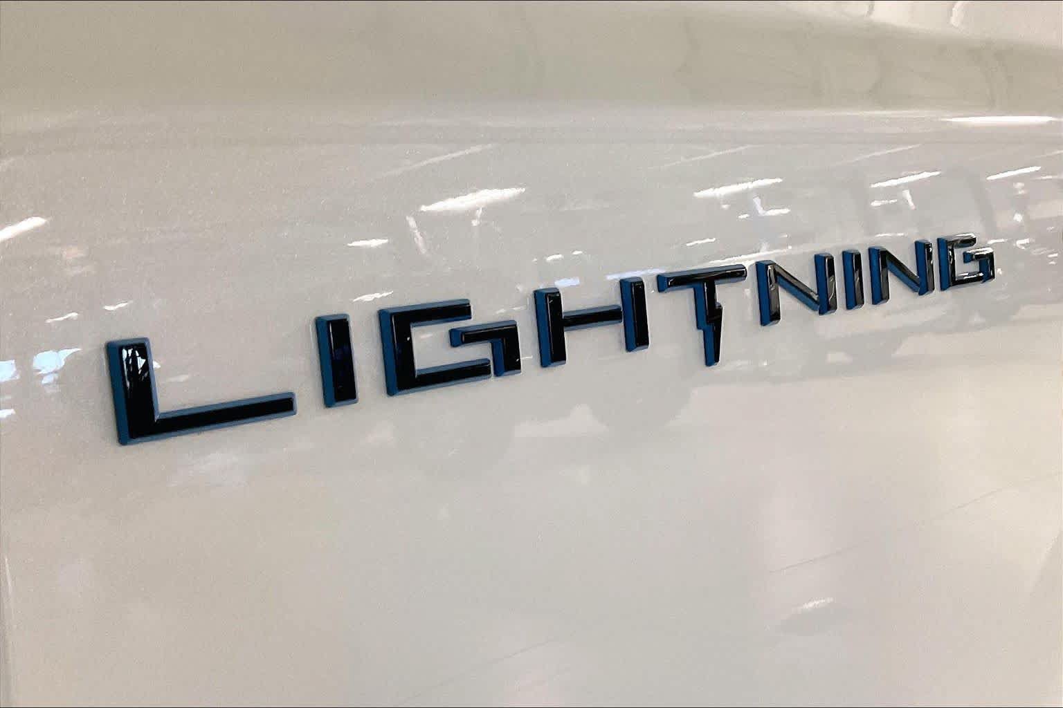 Used 2023 Ford F150 Lightning Platinum AWD/4WD image 9