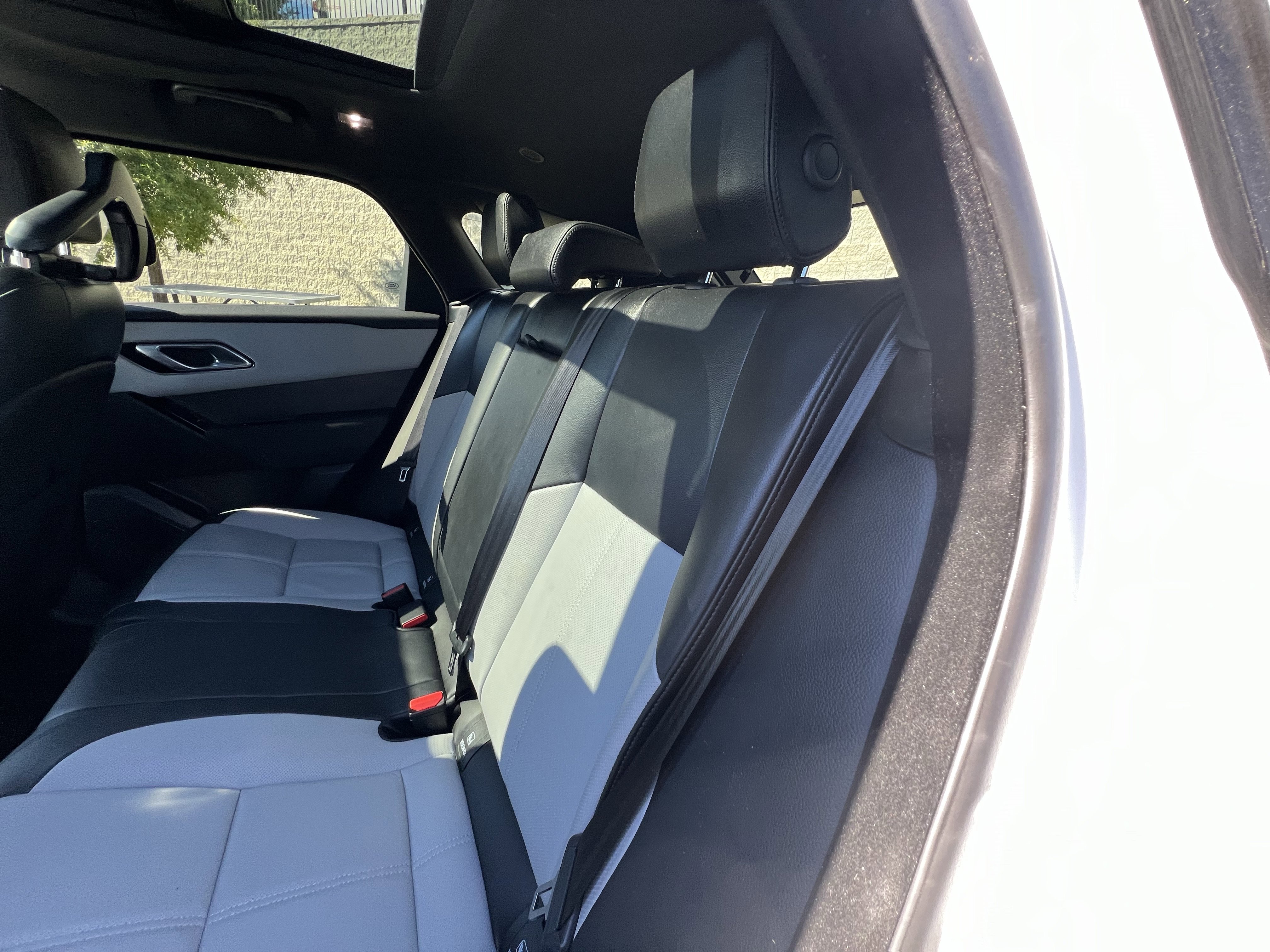 Used 2024 Land Rover Range Rover Velar Dynamic SE image 32