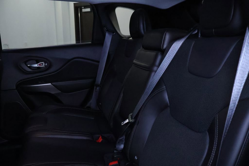 Used 2019 Jeep Cherokee Limited image 16