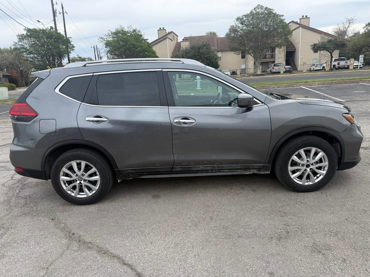 Used 2017 Nissan Rogue SV FWD image 5