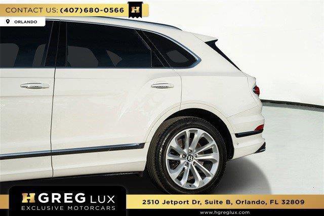 Used 2022 Bentley Bentayga AWD/4WD image 17