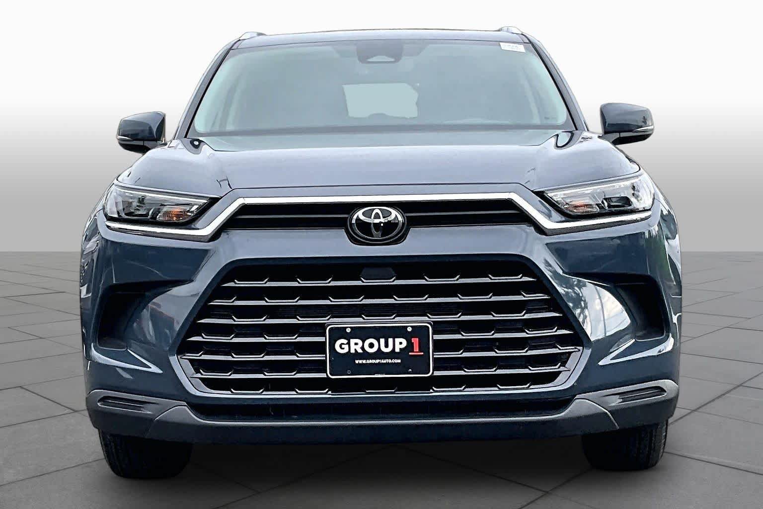 Used 2025 Toyota Grand Highlander AWD image 4