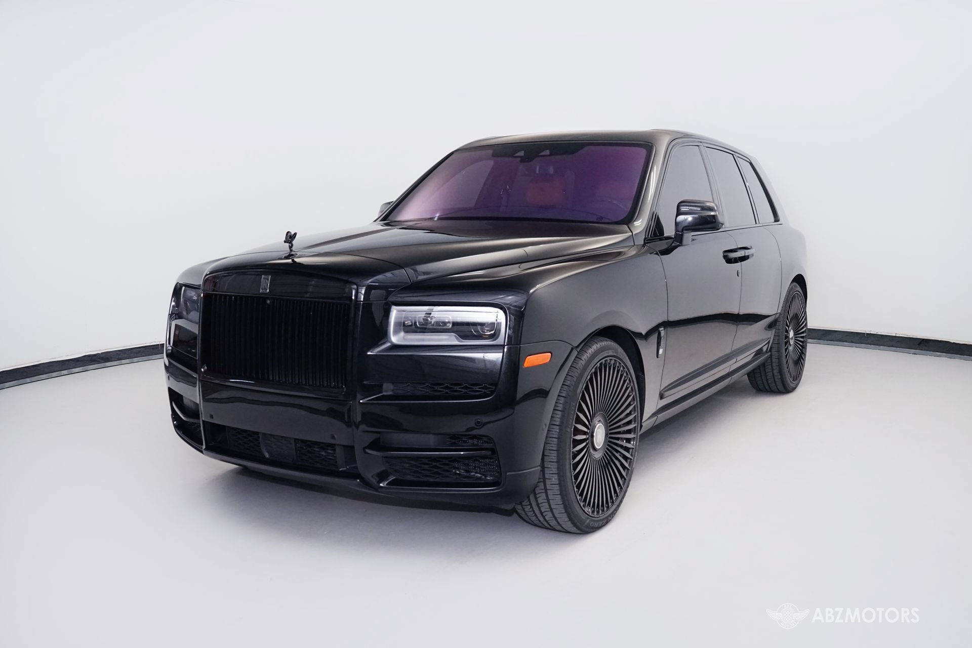 Used 2024 Rolls-Royce Cullinan AWD/4WD image 2