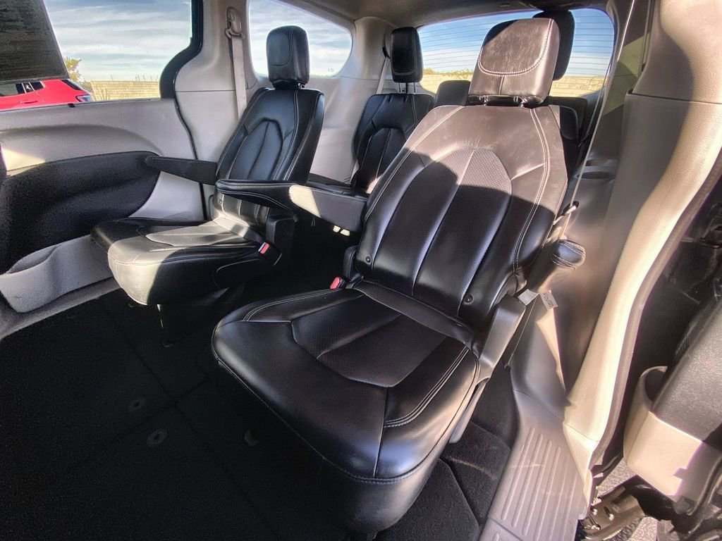 Used 2023 Chrysler Pacifica Touring-L image 24