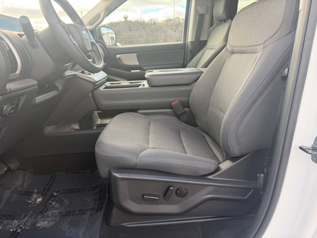 Used 2025 Ford Expedition Max Active AWD/4WD image 21