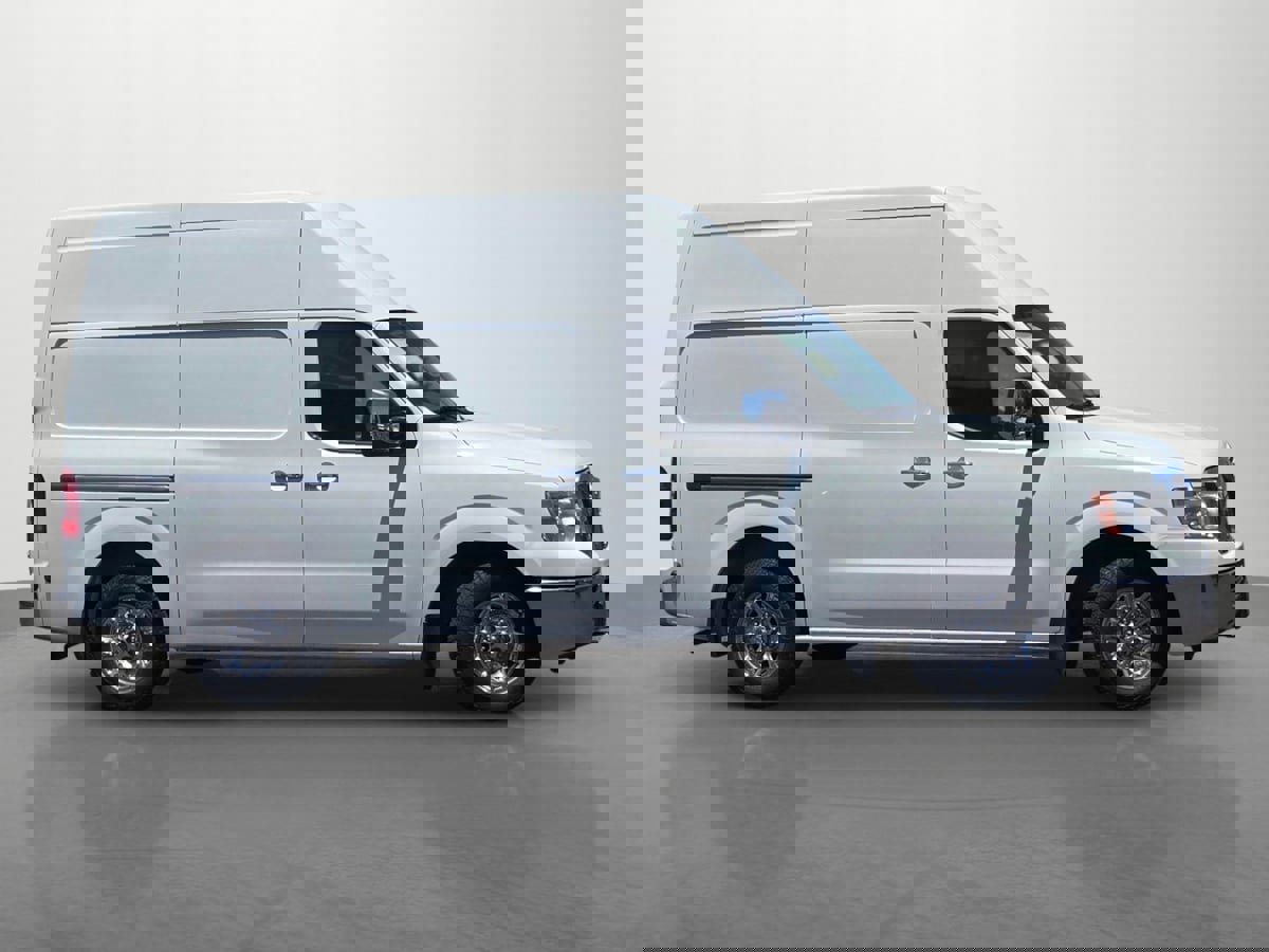 Used 2018 Nissan NV 3500 SL w/ Navigation Package image 3