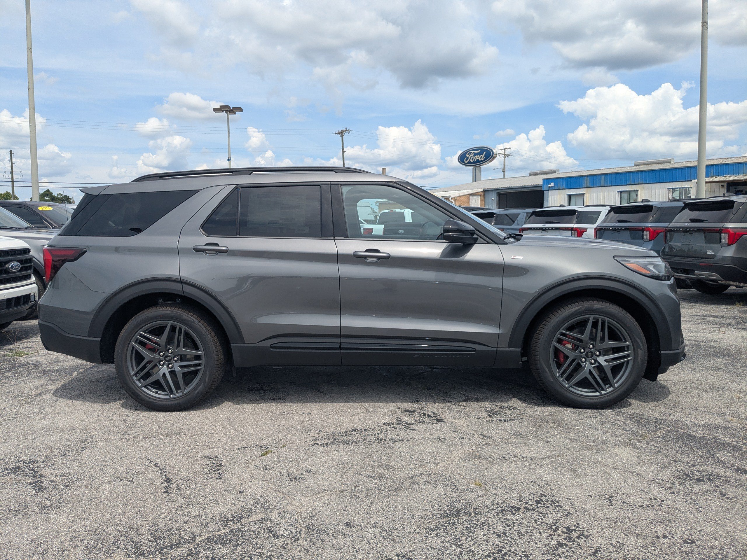 New 2026 Ford Explorer ST-Line w/ ST-Line Street Pack RWD image 3