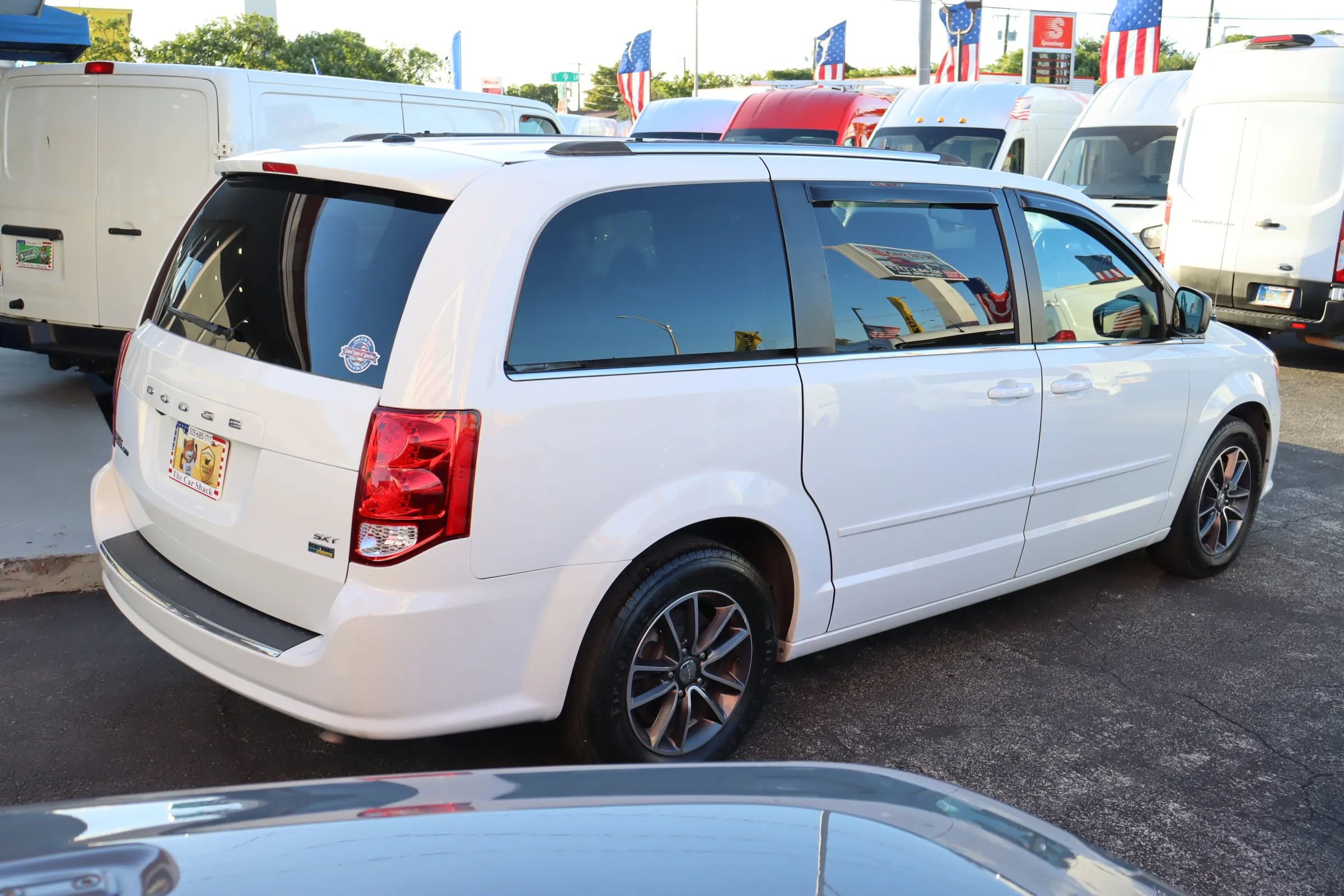 Used 2017 Dodge Grand Caravan SXT image 13