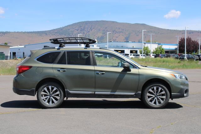 Used 2017 Subaru Outback 3.6R Touring AWD/4WD image 7