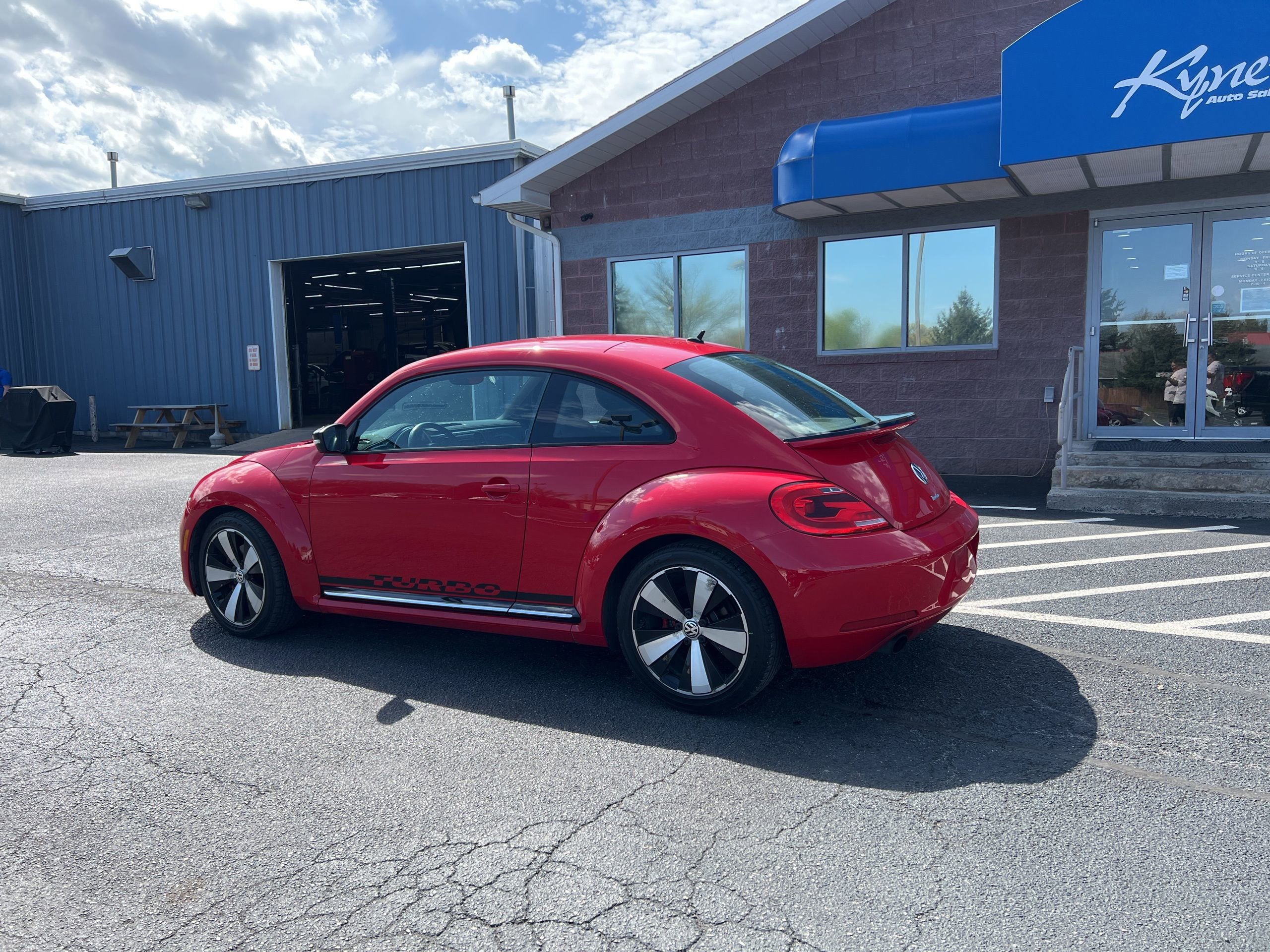 Used 2012 Volkswagen Beetle Turbo FWD image 4