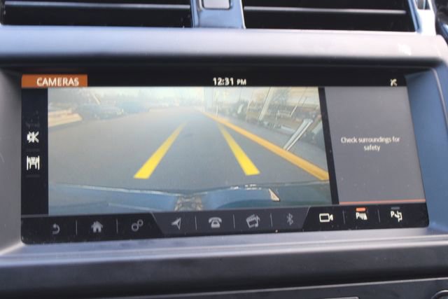 Used 2019 Land Rover Discovery SE image 17