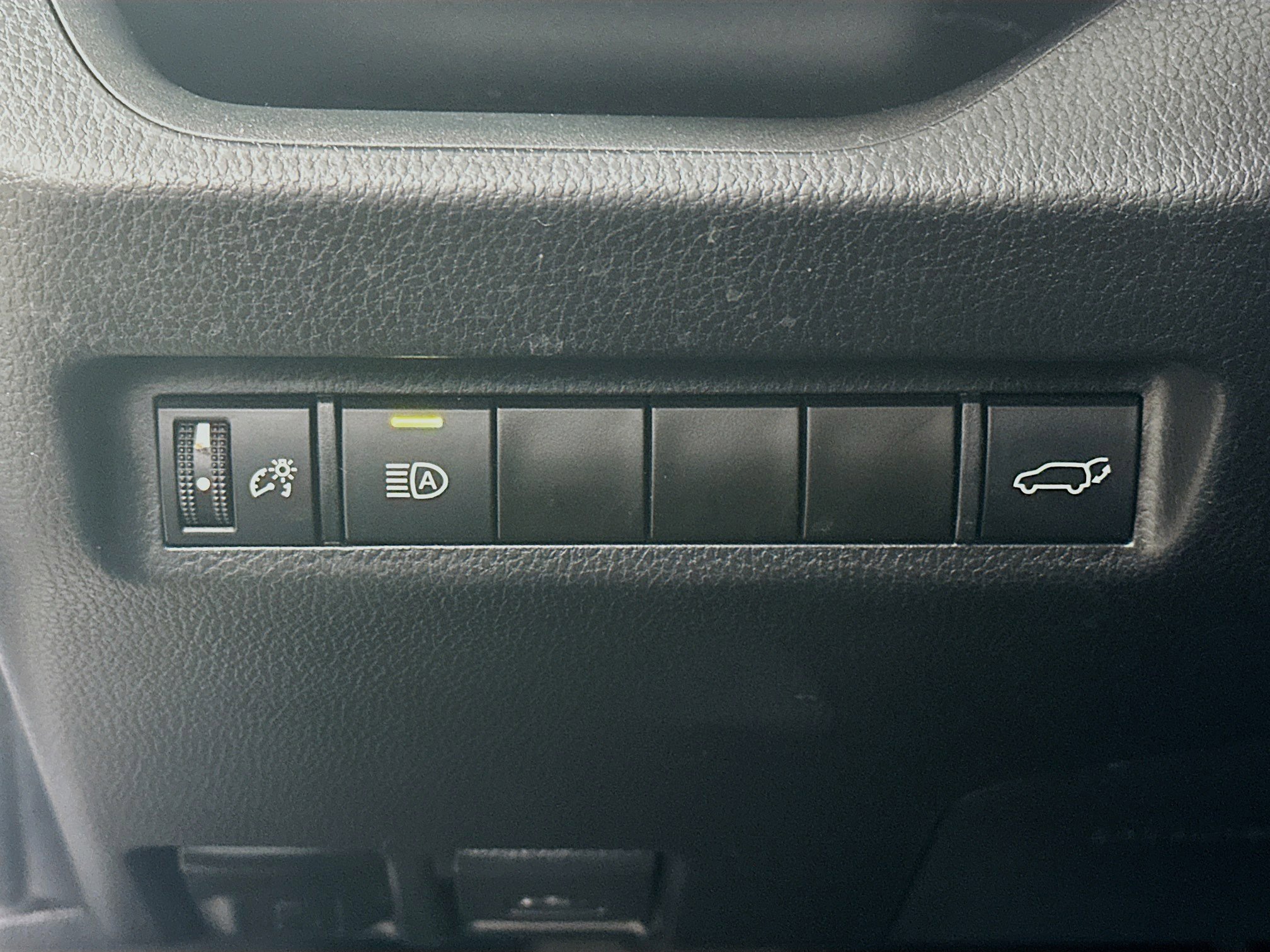 Used 2022 Toyota RAV4 XLE image 16