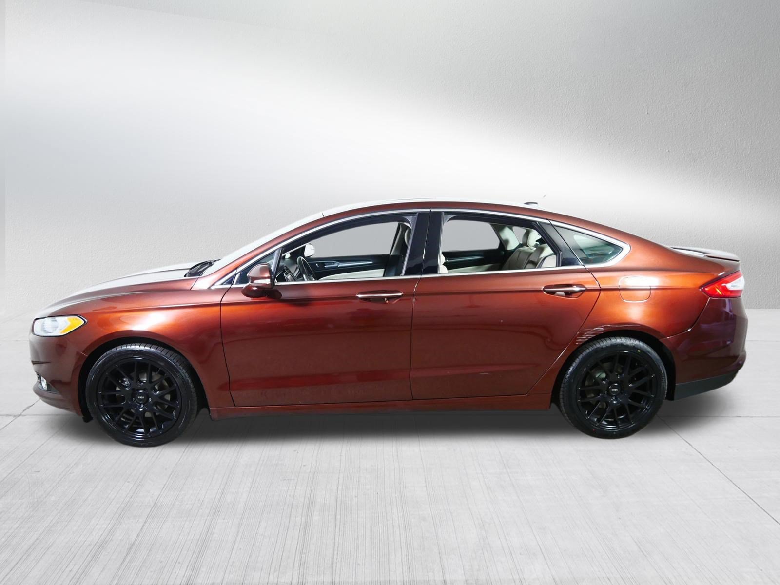 Used 2016 Ford Fusion Titanium FWD image 4