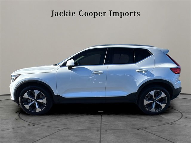 Used 2023 Volvo XC40 B5 Ultimate w/ Protection Package Premier image 2