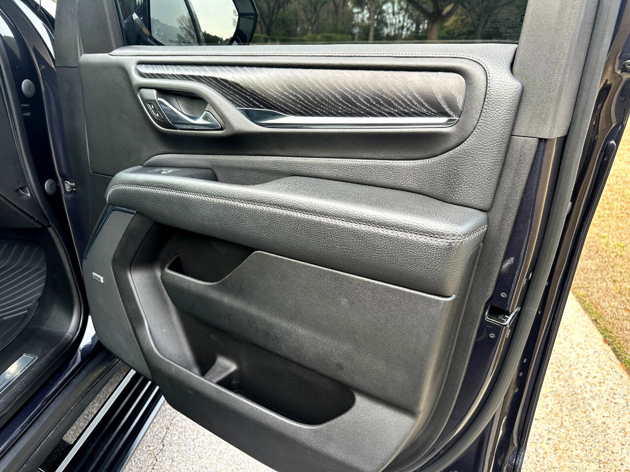 Used 2023 GMC Yukon Denali w/ Denali Reserve Package image 34