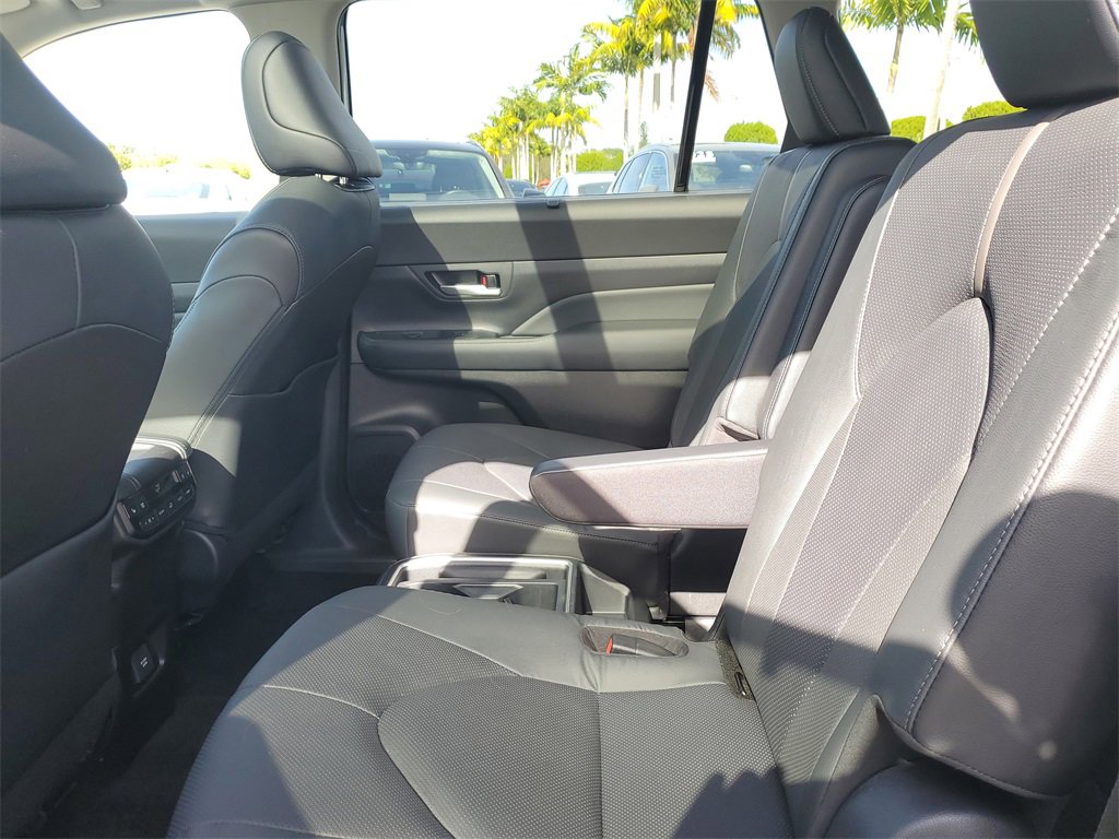 Used 2024 Toyota Grand Highlander Platinum image 27