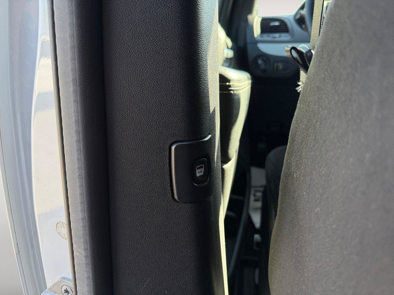 Used 2016 Dodge Grand Caravan SXT FWD image 11