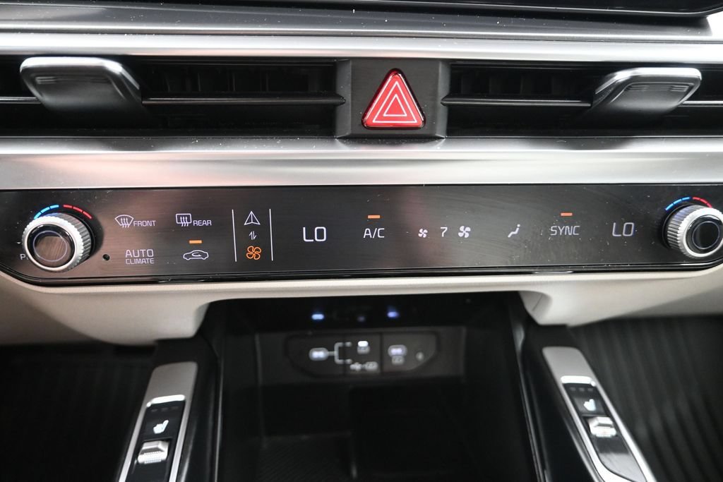Certified 2025 Kia Sorento S w/ Panoramic Sunroof Package FWD image 21