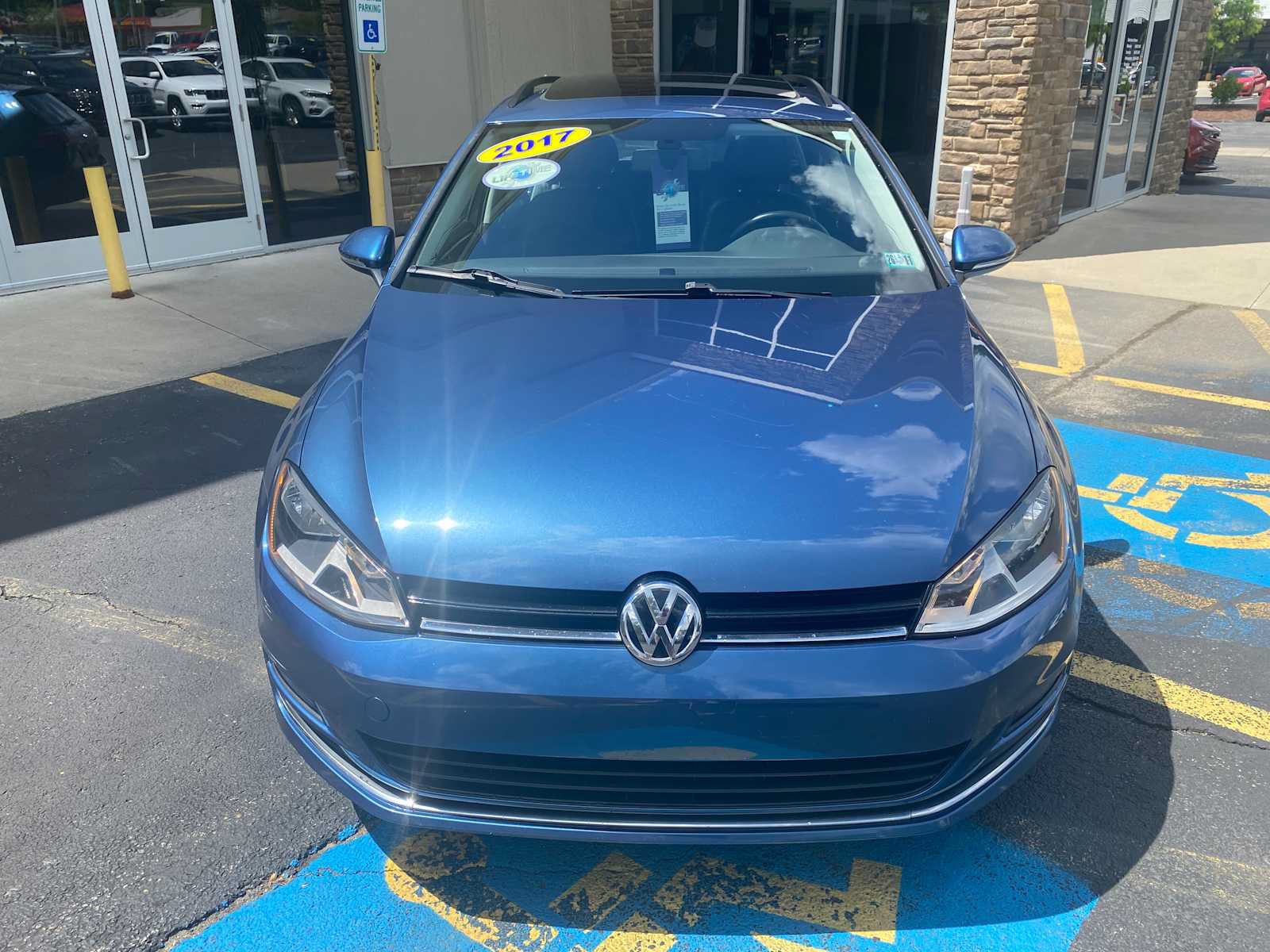 Used 2017 Volkswagen Golf SE FWD image 12