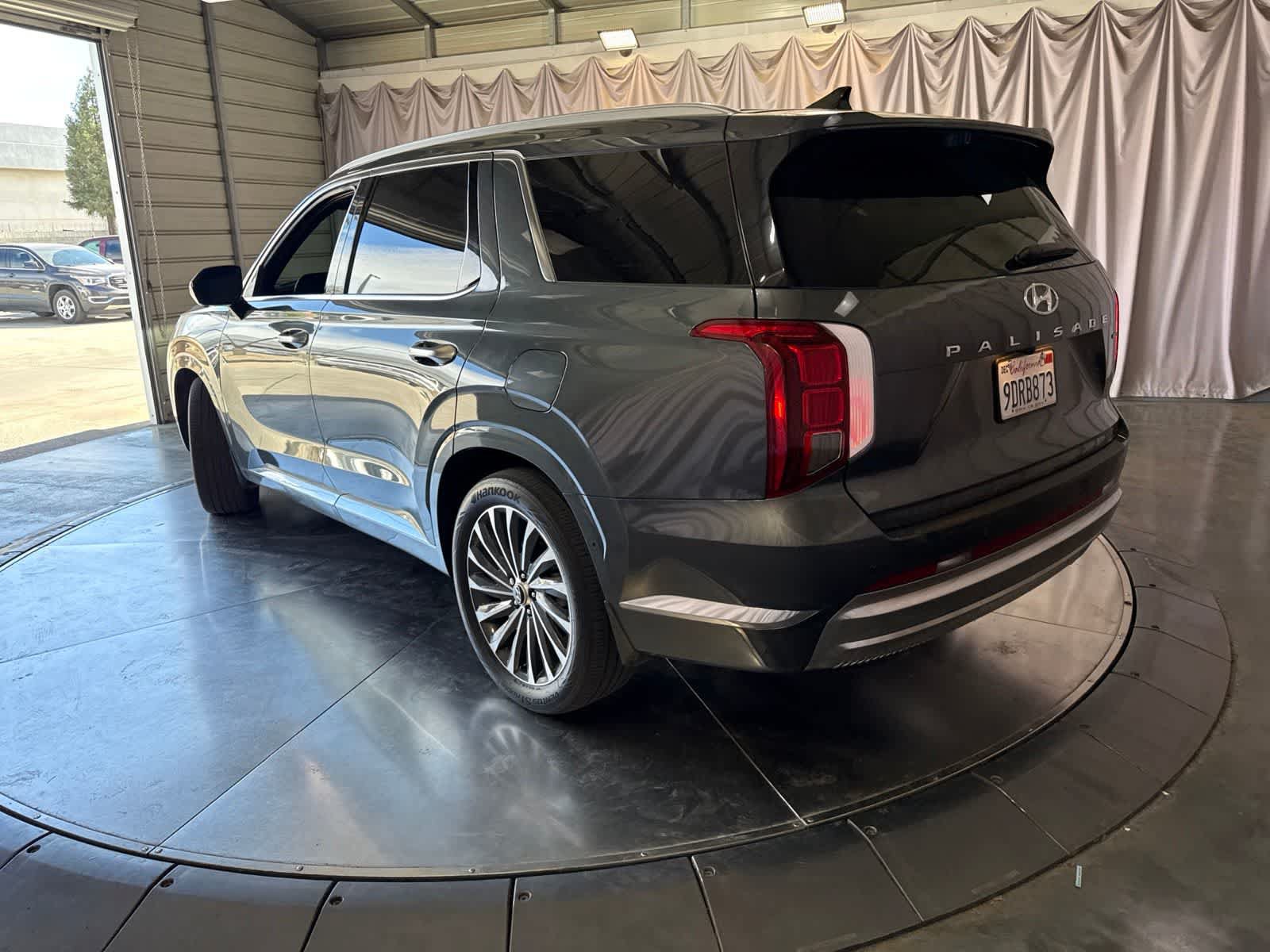 Used 2023 Hyundai Palisade Calligraphy w/ Winter Package AWD/4WD image 7