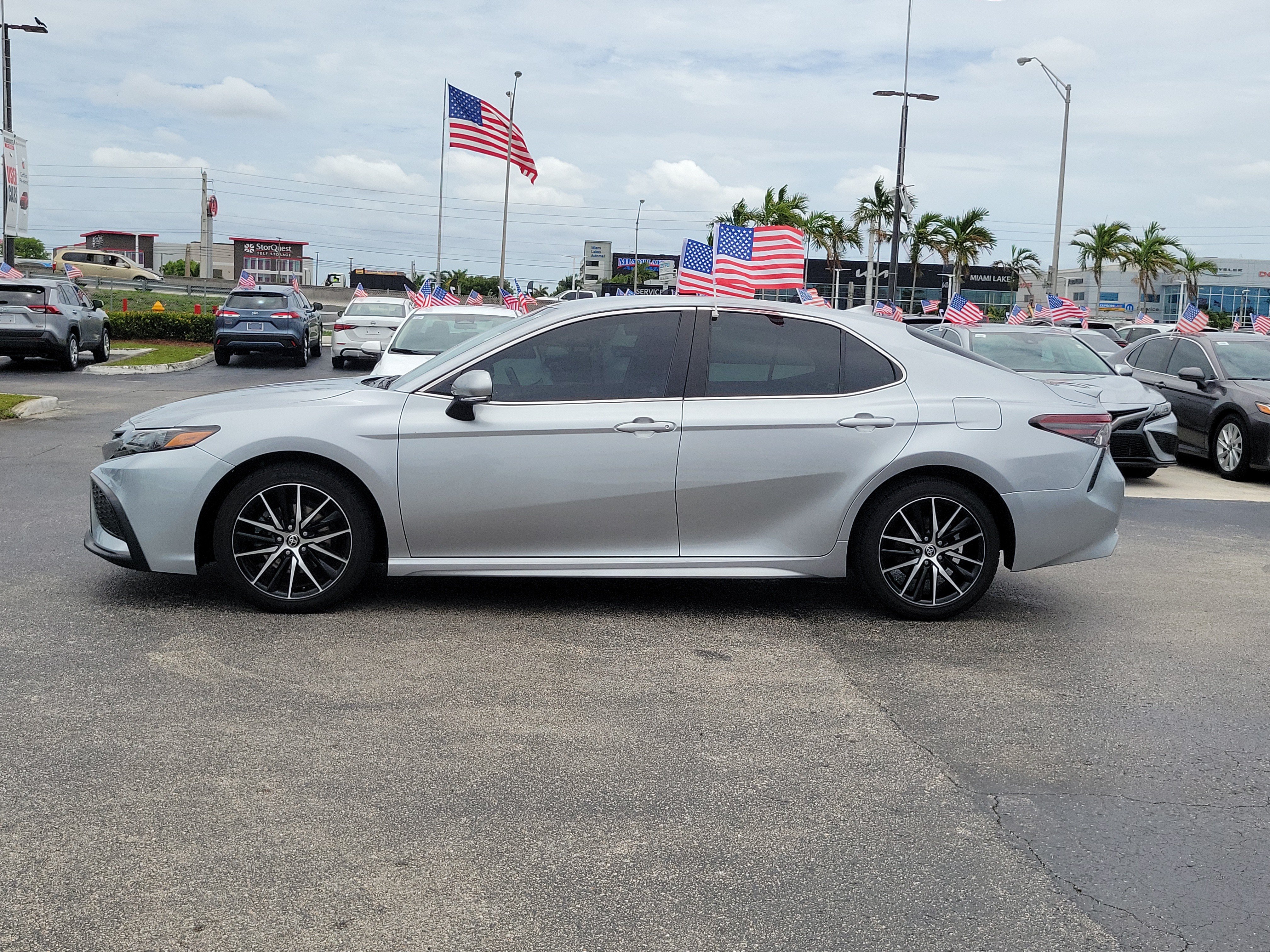 Used 2022 Toyota Camry SE FWD image 7