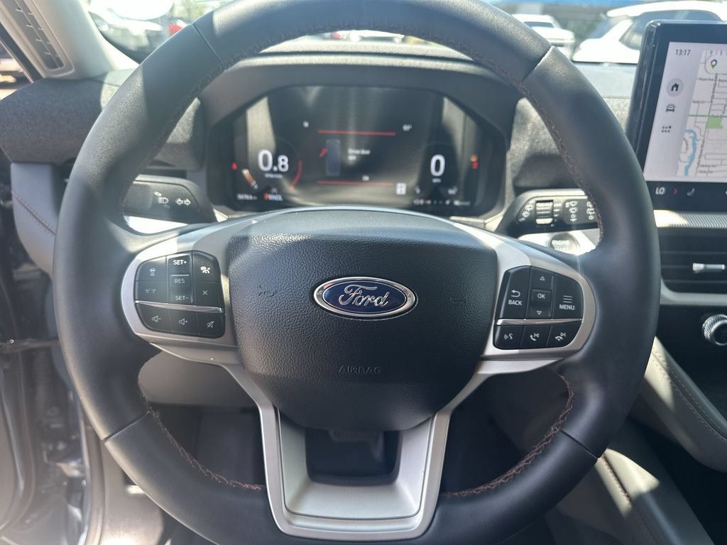 Used 2025 Ford Explorer Active RWD image 21