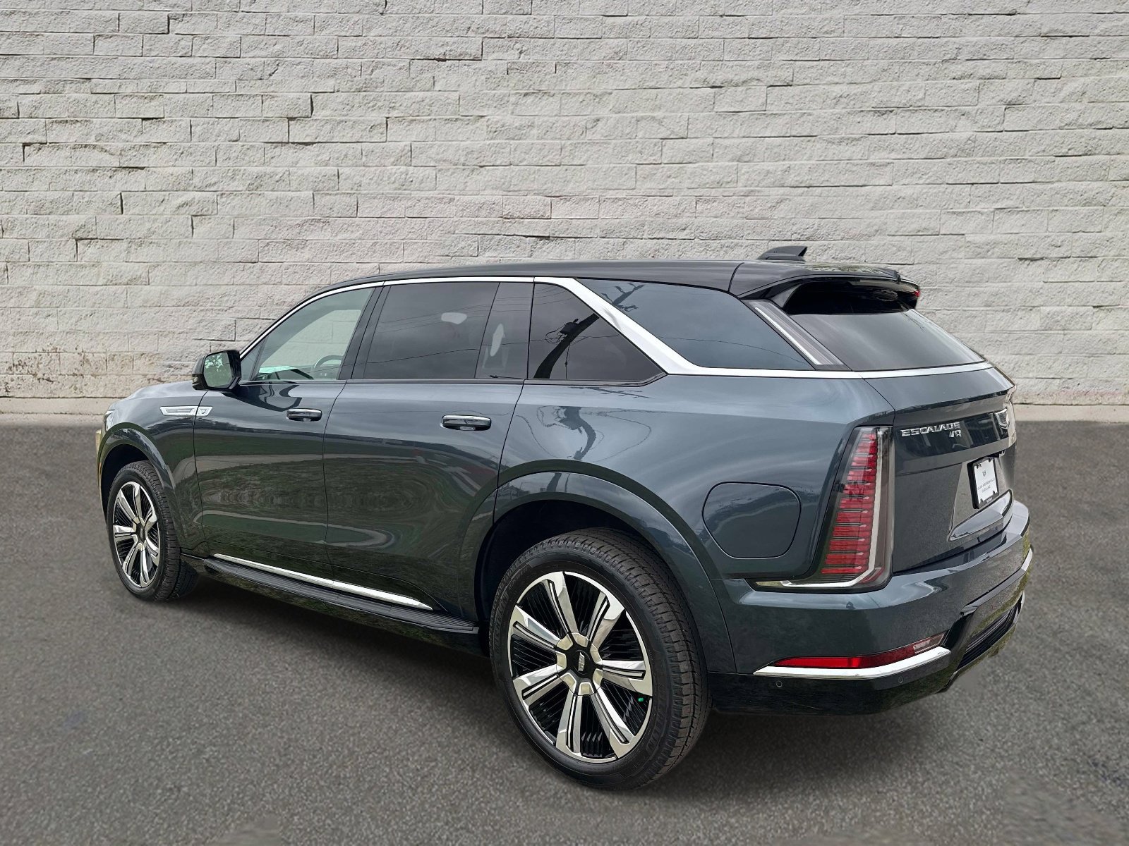 Certified 2025 Cadillac Escalade IQ Luxury 1 w/ Smart Trailering package AWD/4WD image 3