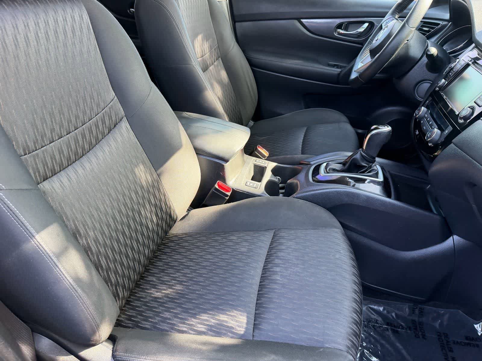 Used 2020 Nissan Rogue SV FWD image 26