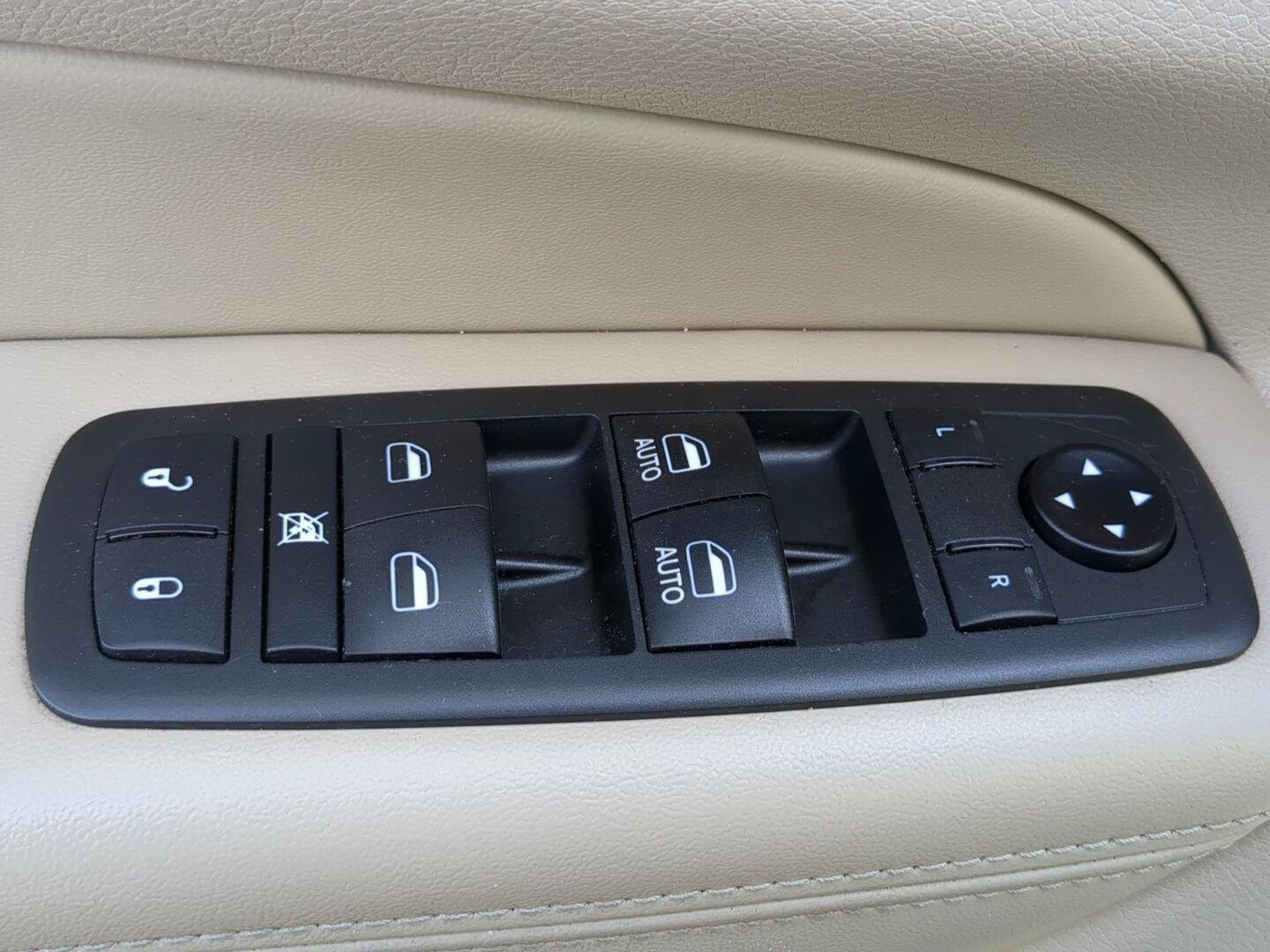 Used 2021 Jeep Grand Cherokee Limited AWD/4WD image 12
