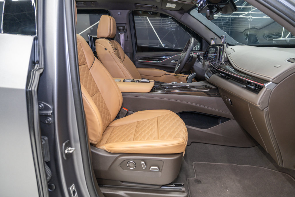 Used 2024 Cadillac Escalade Premium Luxury AWD/4WD image 49