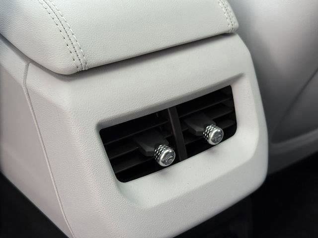 New 2025 Cadillac Optiq Luxury 1 image 35