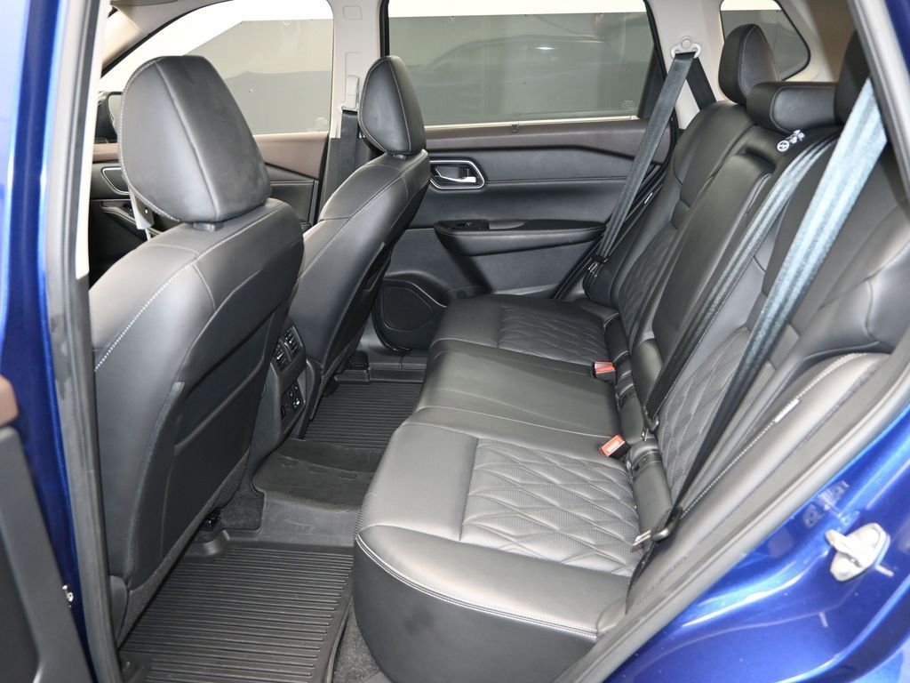 Used 2021 Nissan Rogue Platinum image 13