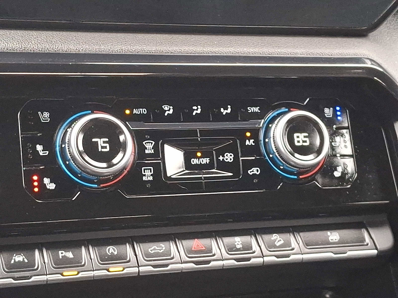 Used 2022 GMC Sierra 1500 AT4 w/ AT4 Premium Package image 16