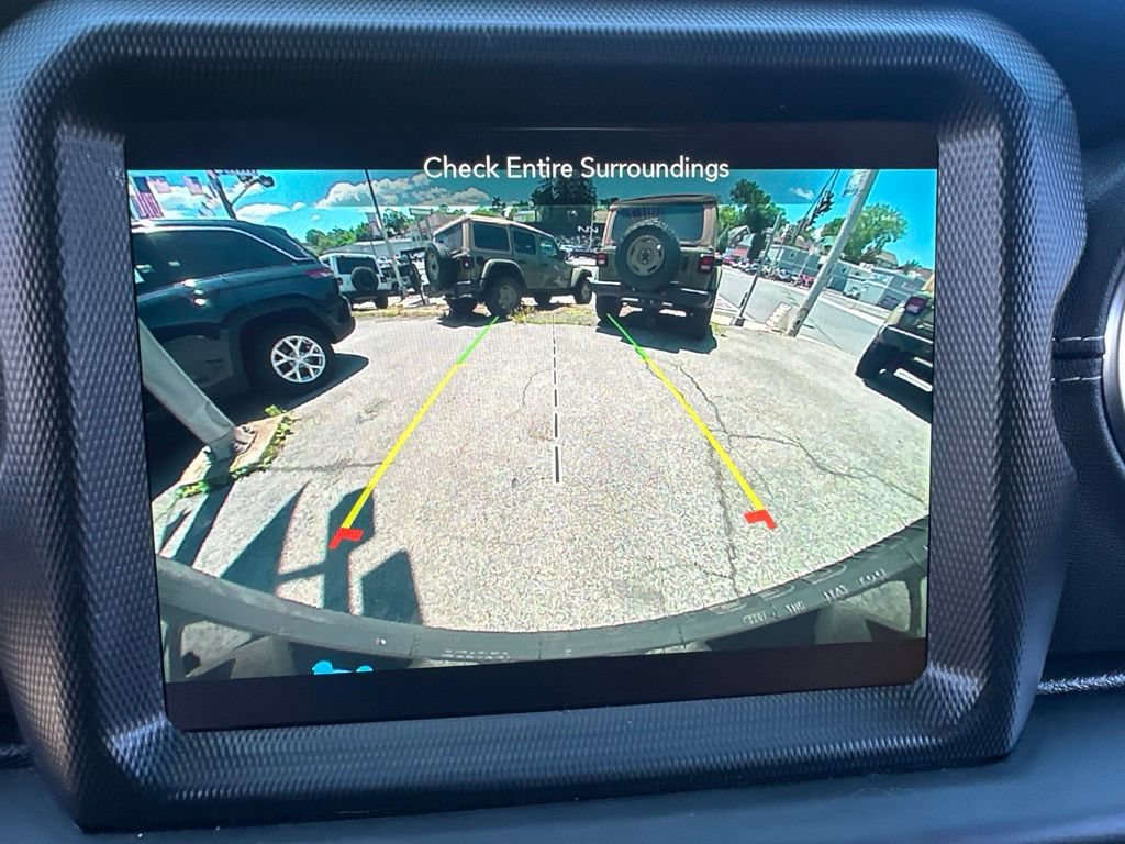 Used 2022 Jeep Wrangler Unlimited Sahara w/ Cold Weather Group AWD/4WD image 29