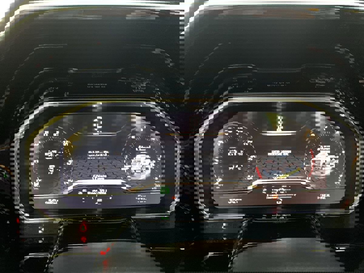 Used 2024 GMC Sierra 3500 SLT w/ SLT Premium Package image 21