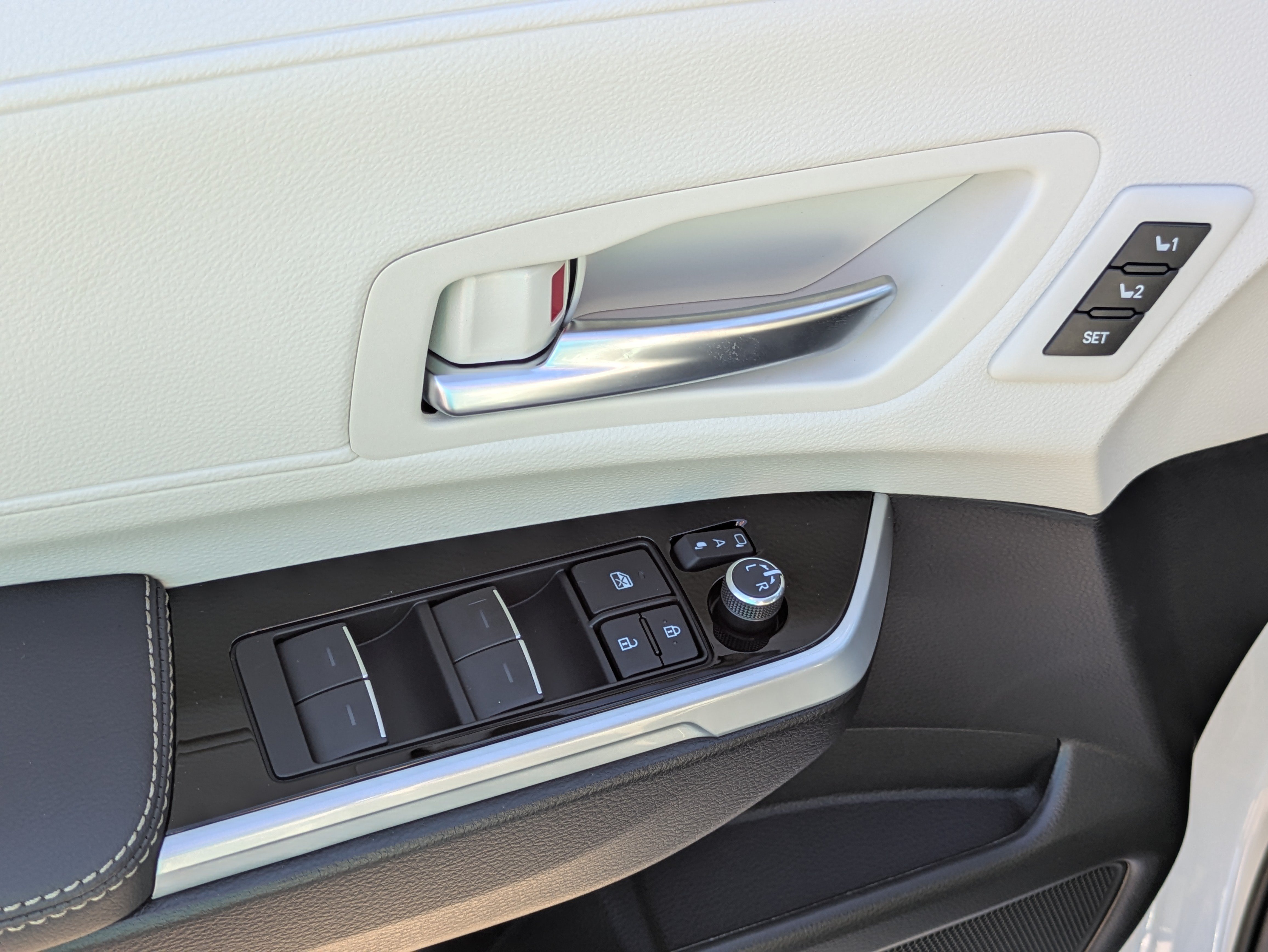 New 2026 Toyota Sienna Limited AWD/4WD image 13
