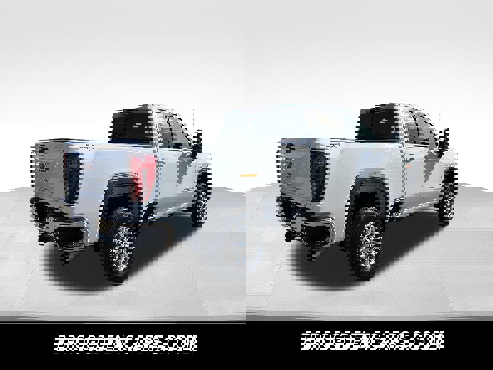 New 2025 GMC Sierra 2500 SLE w/ SLE Value Package; image 3
