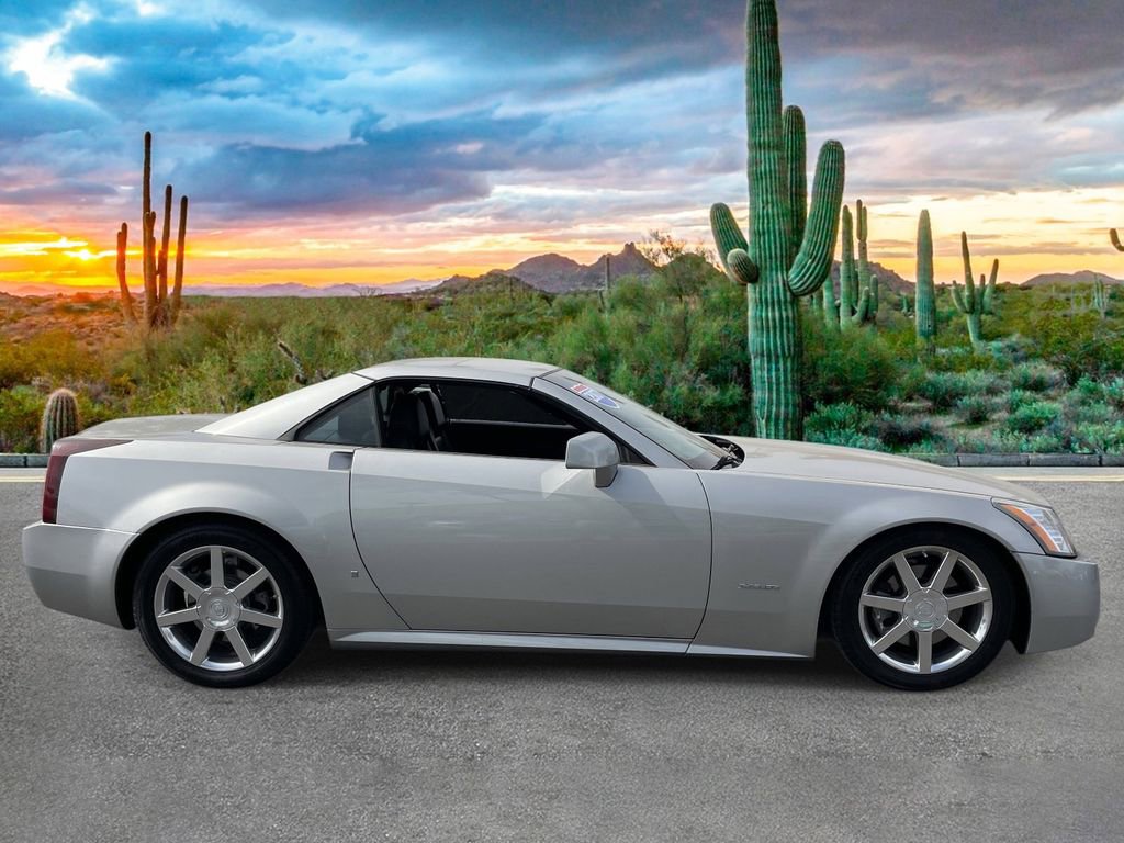 Used 2007 Cadillac XLR image 2