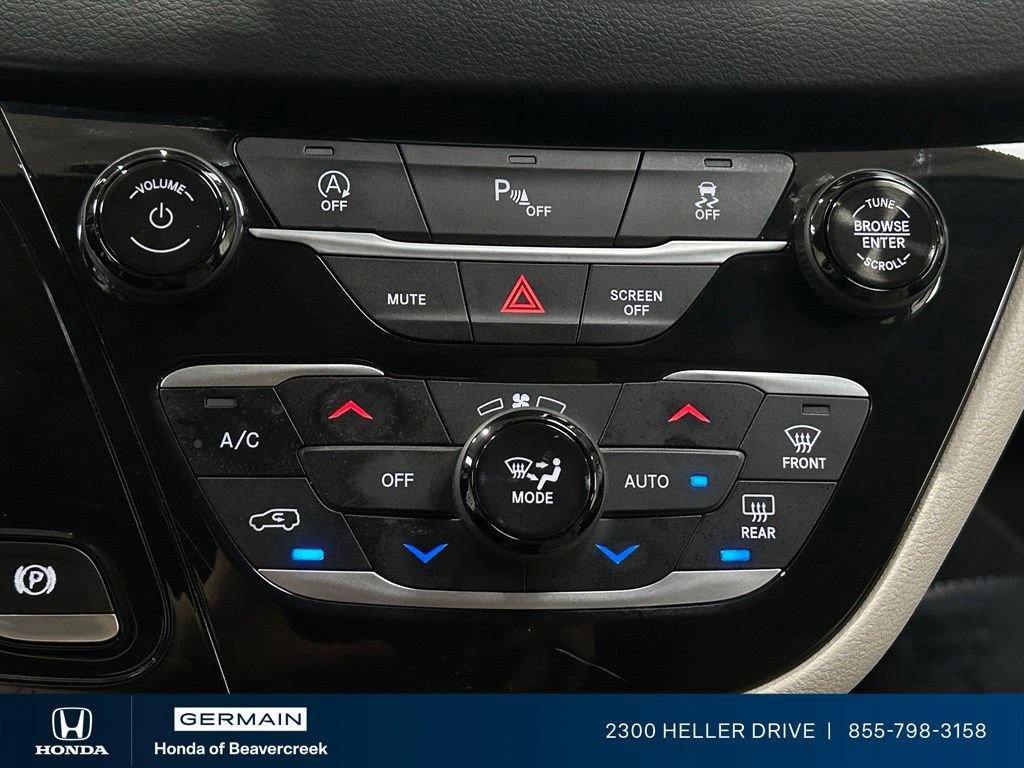 Used 2018 Chrysler Pacifica Touring-L FWD image 24