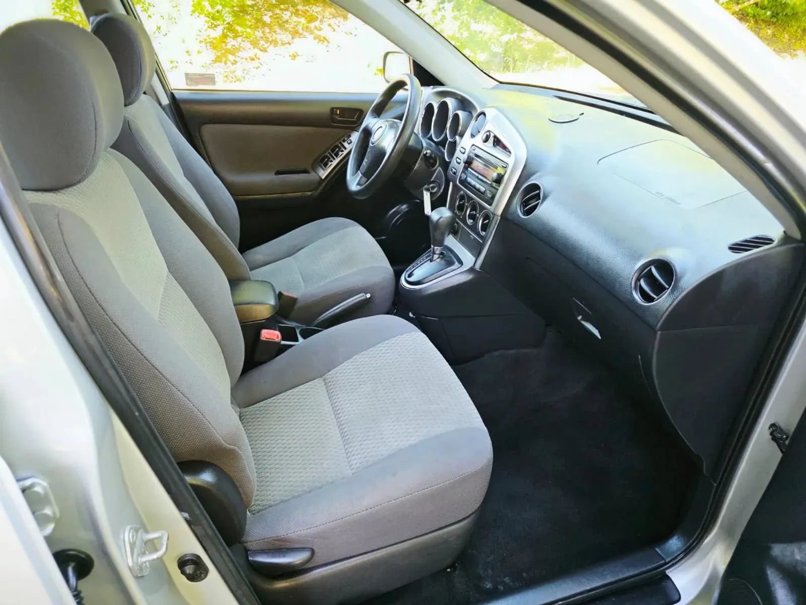 Used 2005 Toyota Matrix FWD image 11