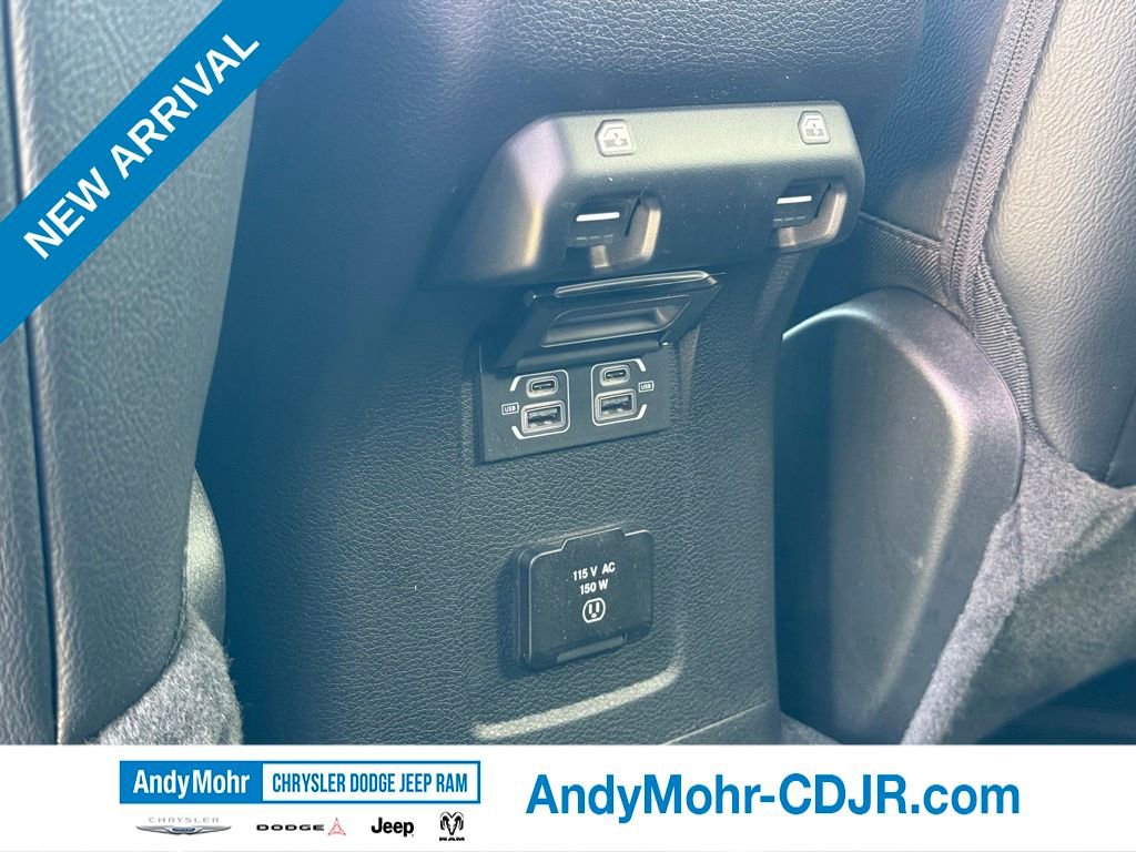 Used 2022 Jeep Wrangler Unlimited Sahara AWD/4WD image 30