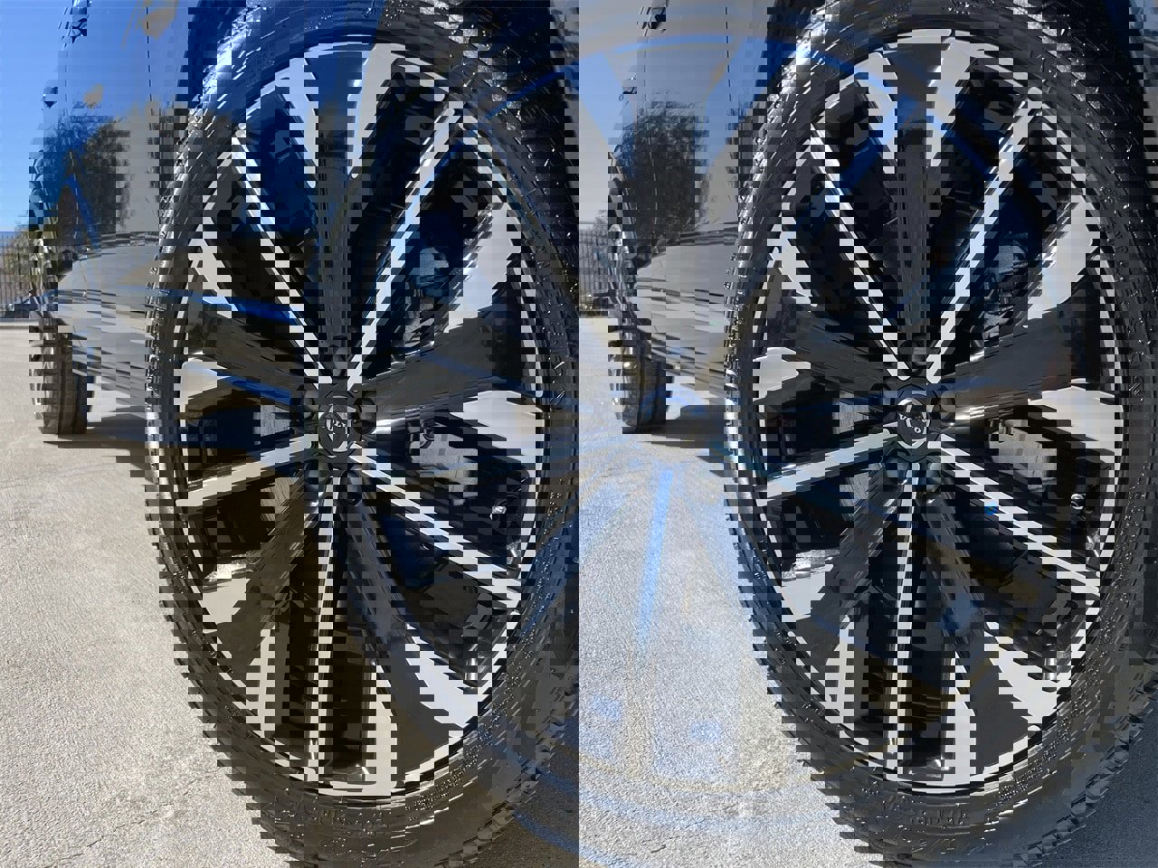 Used 2025 Volvo XC90 T8 Core image 7