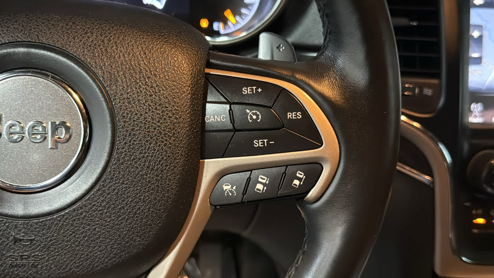 Used 2014 Jeep Grand Cherokee Limited w/ Luxury Group II AWD/4WD image 13