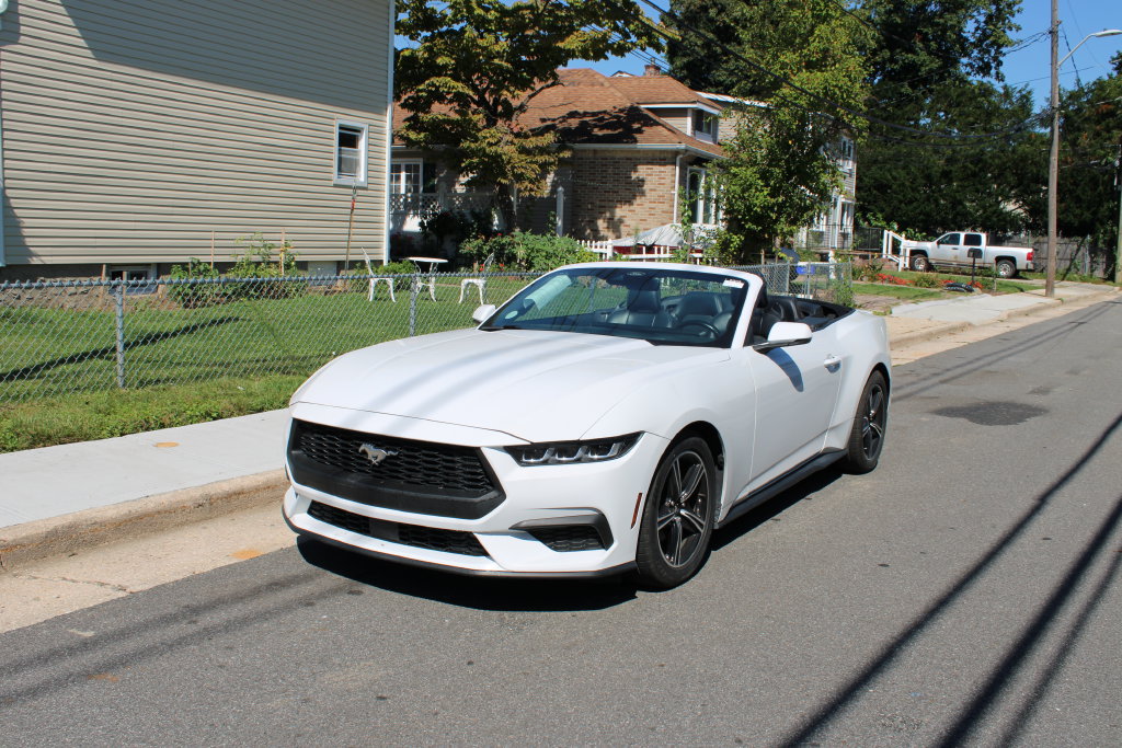 Used 2024 Ford Mustang Premium RWD image 3