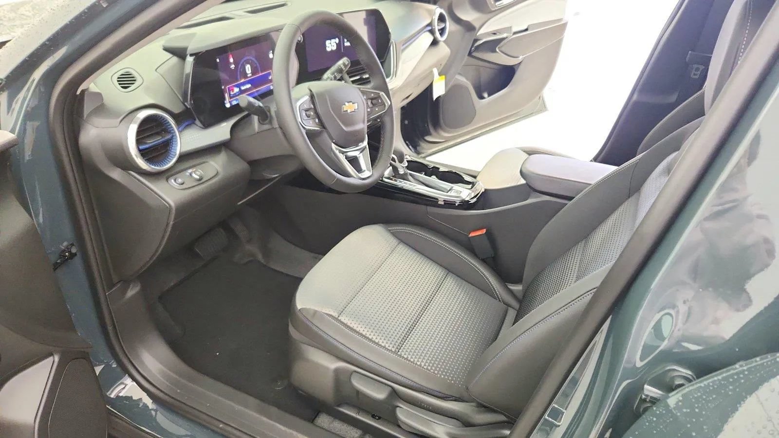 New 2026 Chevrolet Trax LT w/ Sunroof Package FWD image 14