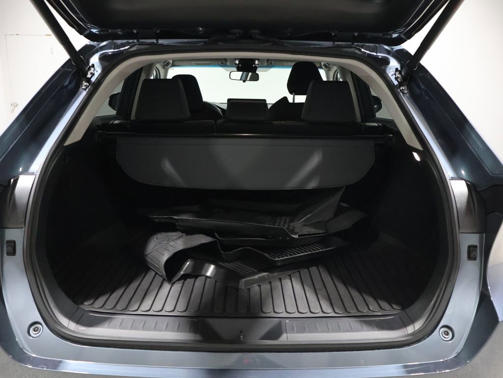 Used 2024 Toyota Venza LE image 4