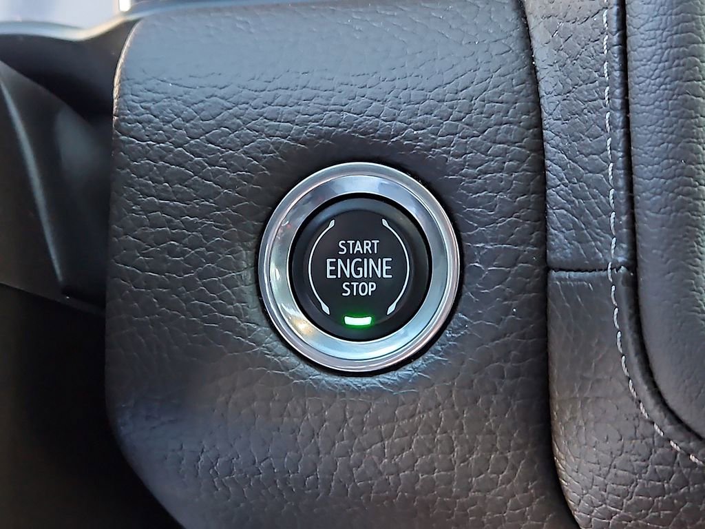 Used 2021 GMC Yukon Denali w/ Denali Premium Package image 25