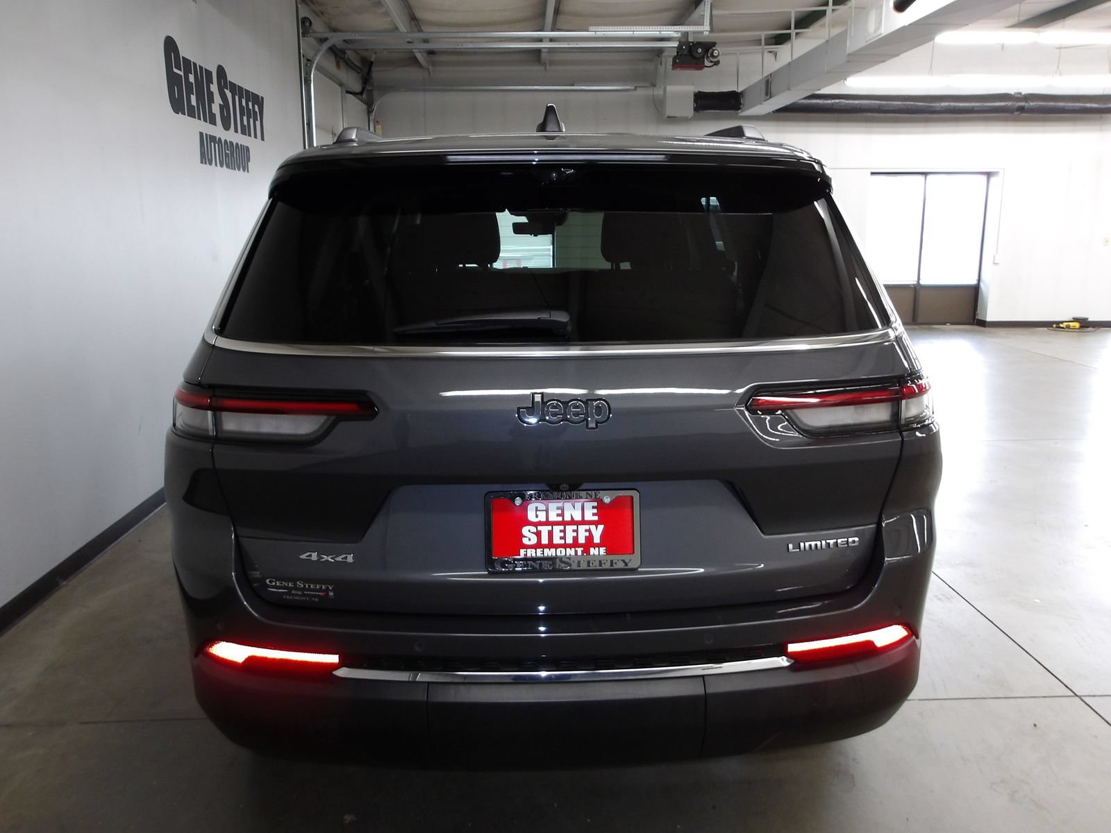 Used 2023 Jeep Grand Cherokee L Limited w/ Luxury Tech Group II AWD/4WD image 7