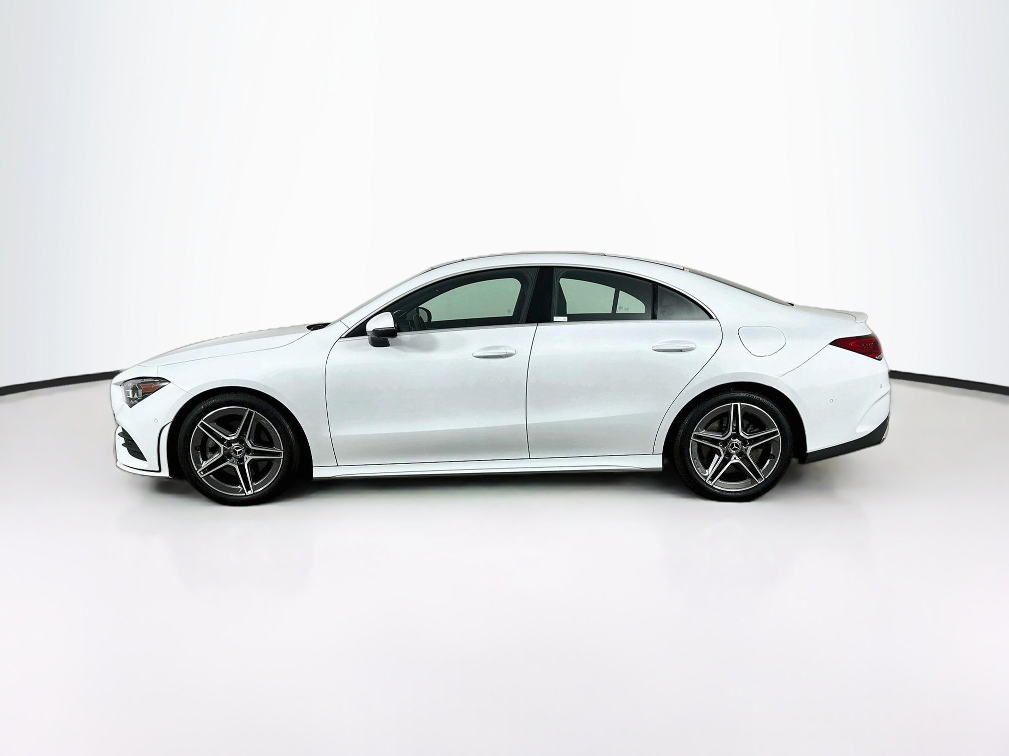 Used 2021 Mercedes-Benz CLA 250 4MATIC image 4
