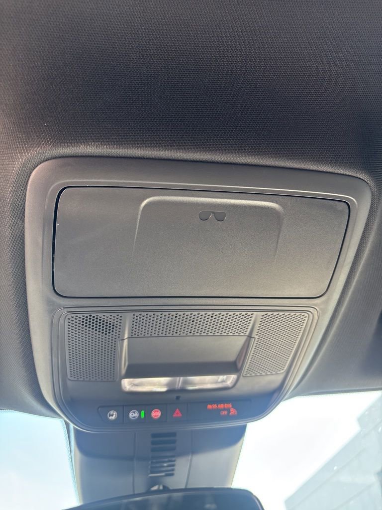 Used 2025 GMC Acadia Elevation image 23